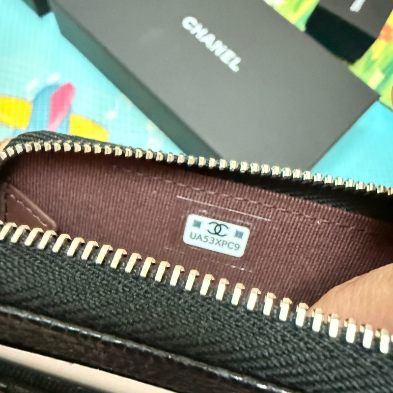 香奈兒。ㄇ字黑銀零錢包-6