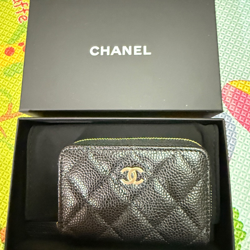 香奈兒。ㄇ字黑金零錢包-0