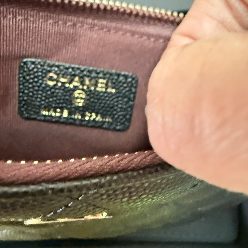 Chanel。一字拉鏈卡包。黑金荔枝皮-5