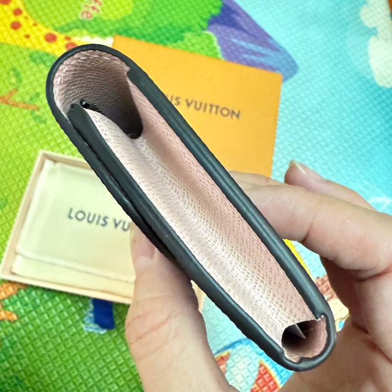 LV老花櫻花粉對夾、零錢包-5