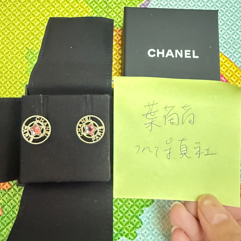 香奈兒。25P。粉紅星星鏤空耳環-1