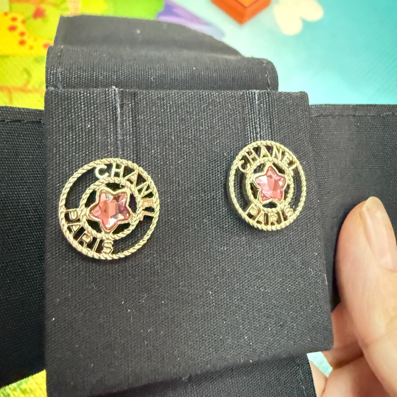 香奈兒。25P。粉紅星星鏤空耳環-7