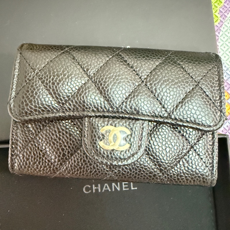 Chanel。黑金短卡夾。零錢包荔枝皮。-0