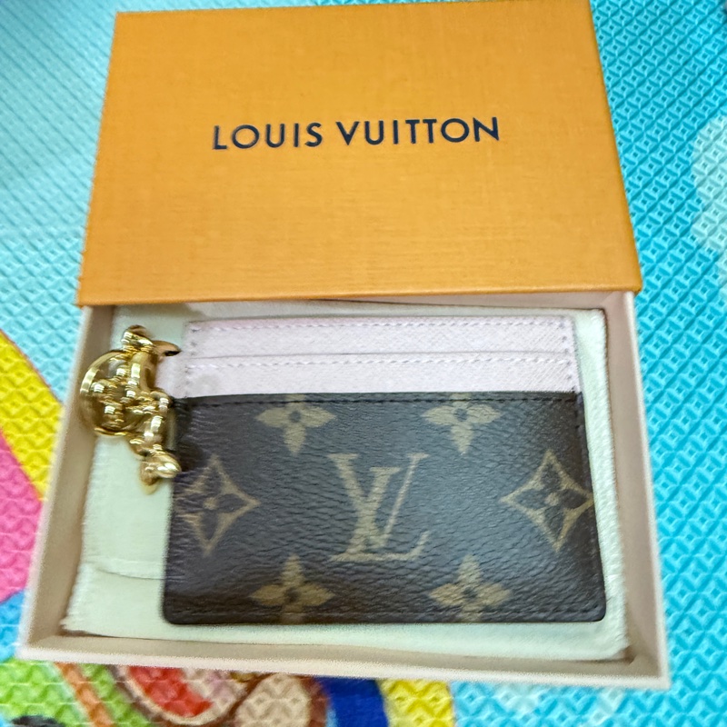 LV。名片夾。老花櫻花粉雙色。-0