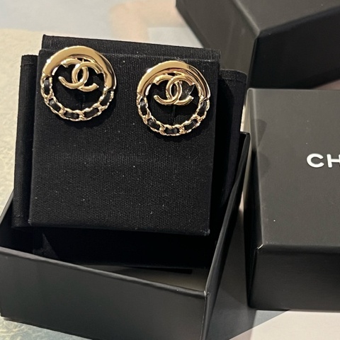 Chanel 22P 皮穿練耳環金色