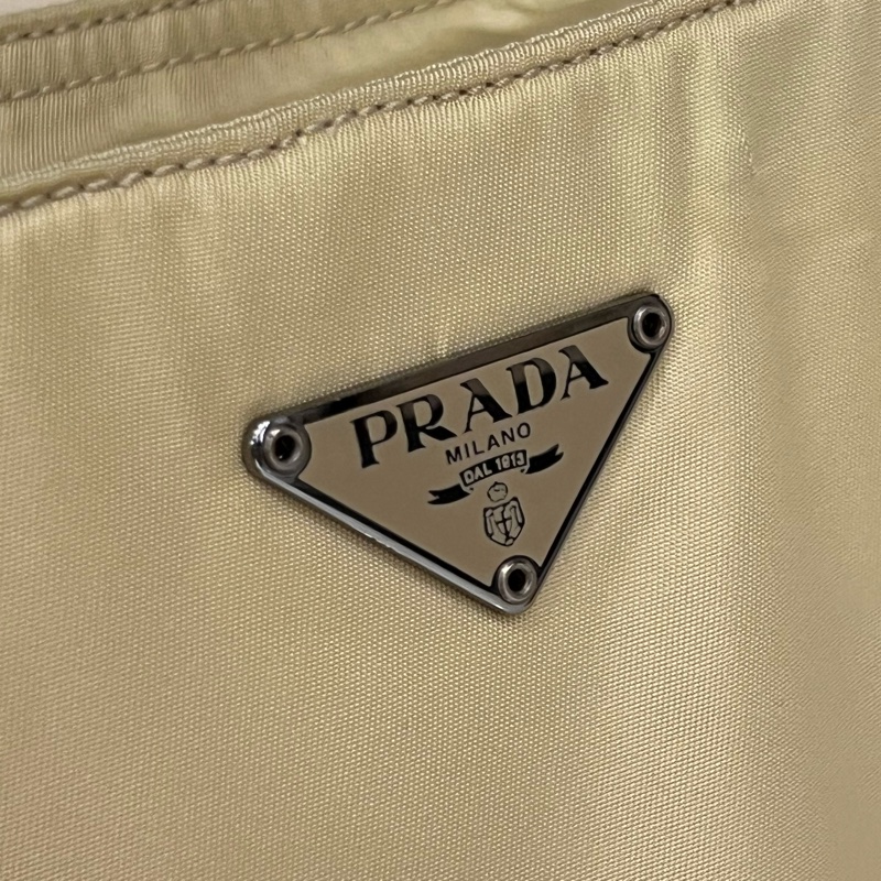 Prada 奶茶色托特包 尼龍包-4