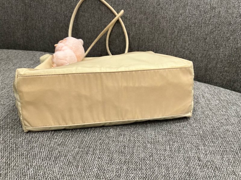 Prada 奶茶色托特包 尼龍包-5