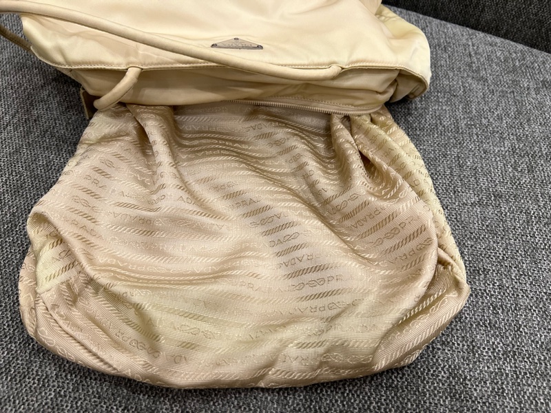 Prada 奶茶色托特包 尼龍包-10