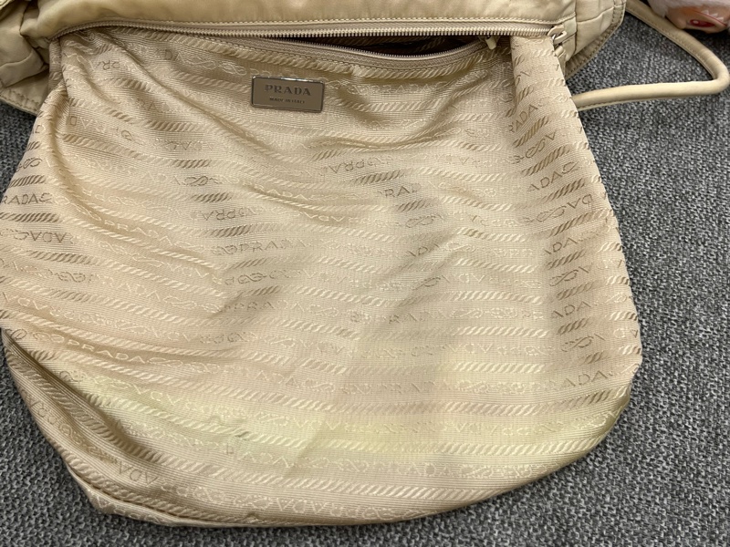 Prada 奶茶色托特包 尼龍包-12
