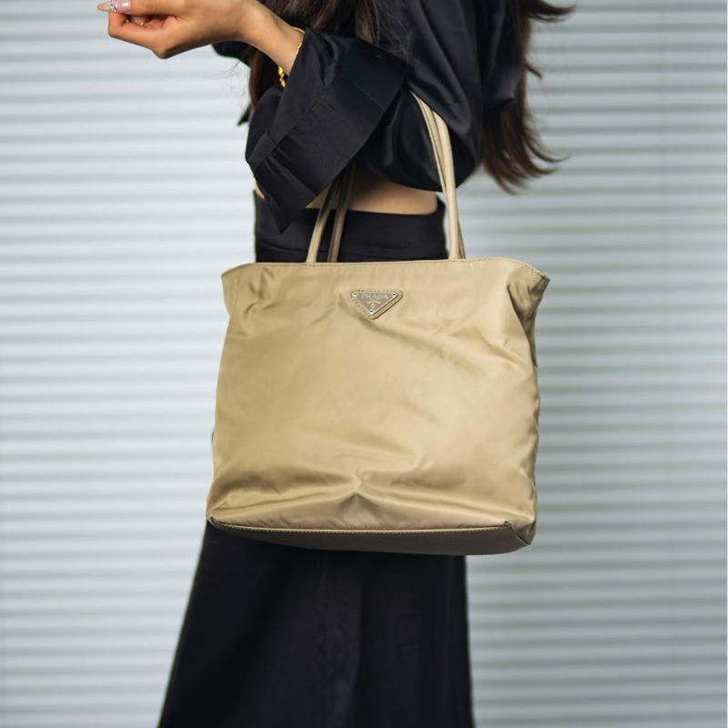 Prada 奶茶色托特包 尼龍包-13