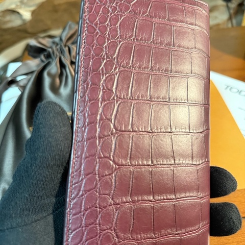 TOD’S 真鱷魚皮（腹部）長夾