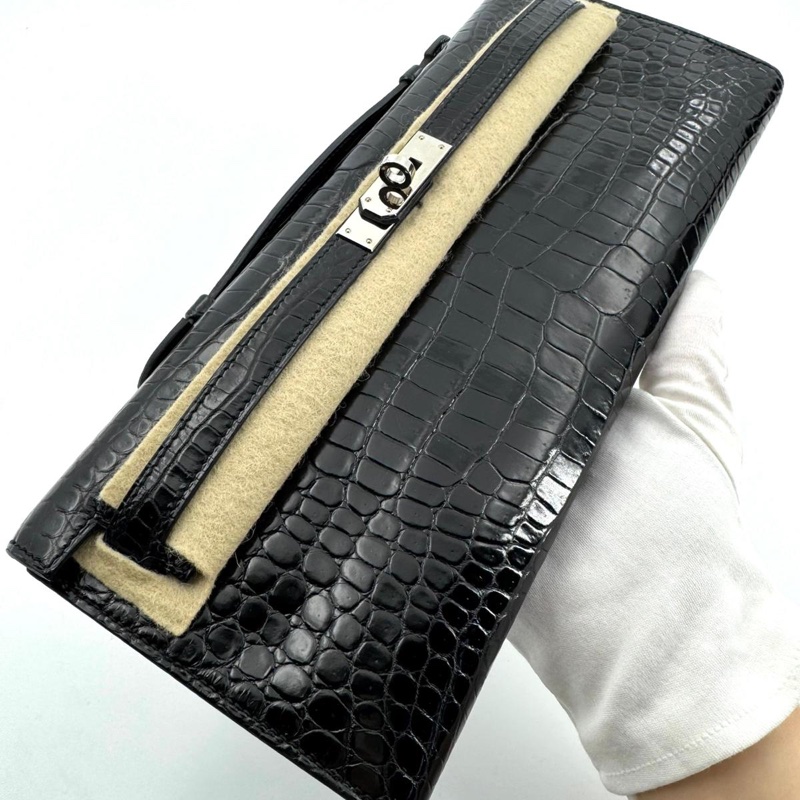 Hermès Kelly Cut Pochette in Shiny Black Crocodile Leather with Palladium Hardware Stamp X-0