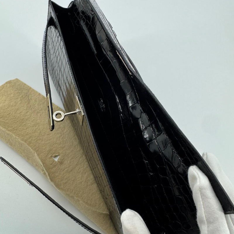 Hermès Kelly Cut Pochette in Shiny Black Crocodile Leather with Palladium Hardware Stamp X-9