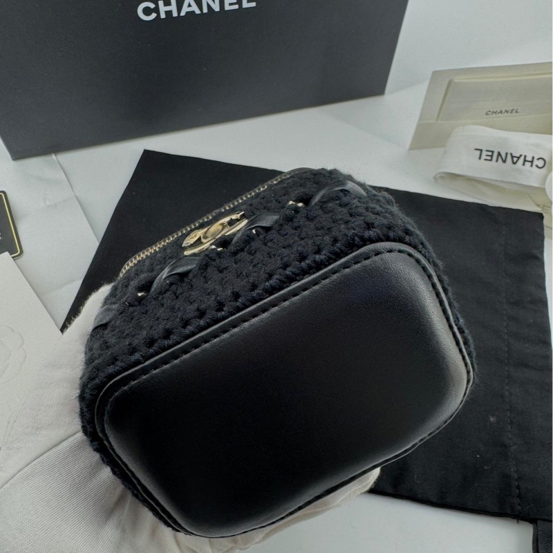 Chanel 2021 Crochet Black Mini Vanity Case with Gold Hardware-6