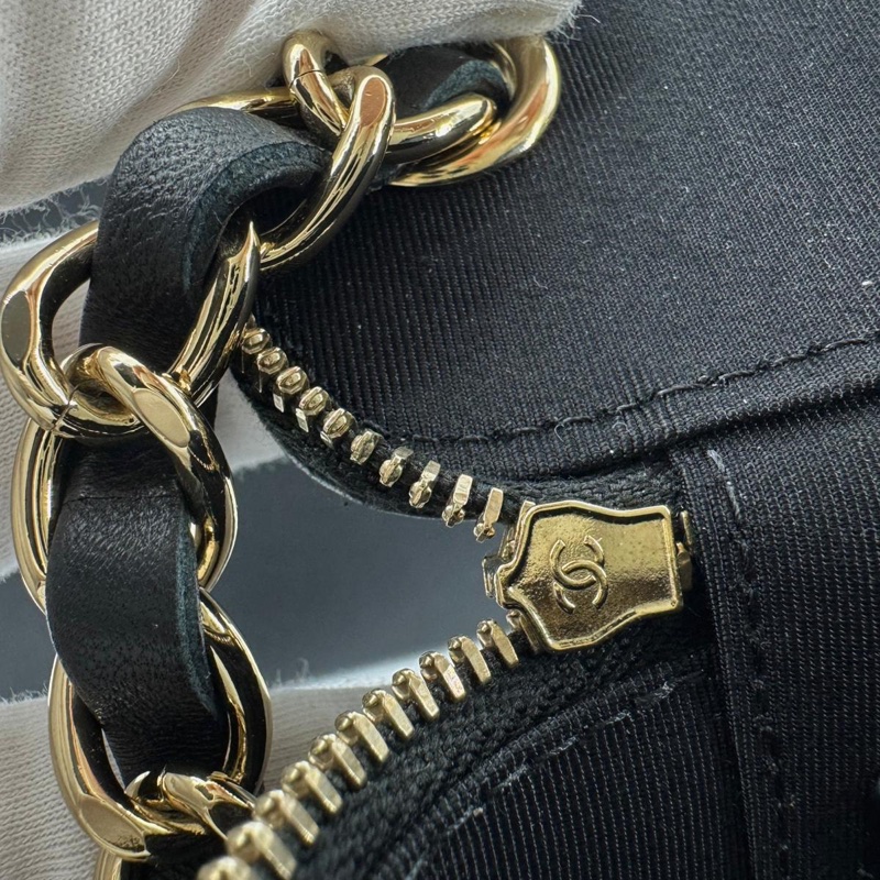 Chanel 2021 Crochet Black Mini Vanity Case with Gold Hardware-10