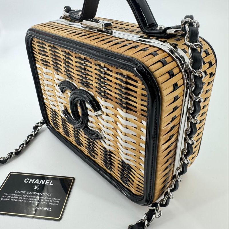 Chanel 2019 Patent Leather & Natural Rattan Wicker CC Filigree Black Medium Vanity Case with Silver Hardware-2