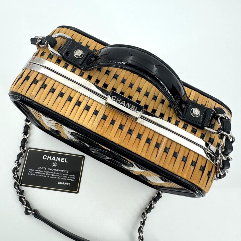Chanel 2019 Patent Leather & Natural Rattan Wicker CC Filigree Black Medium Vanity Case with Silver Hardware-5