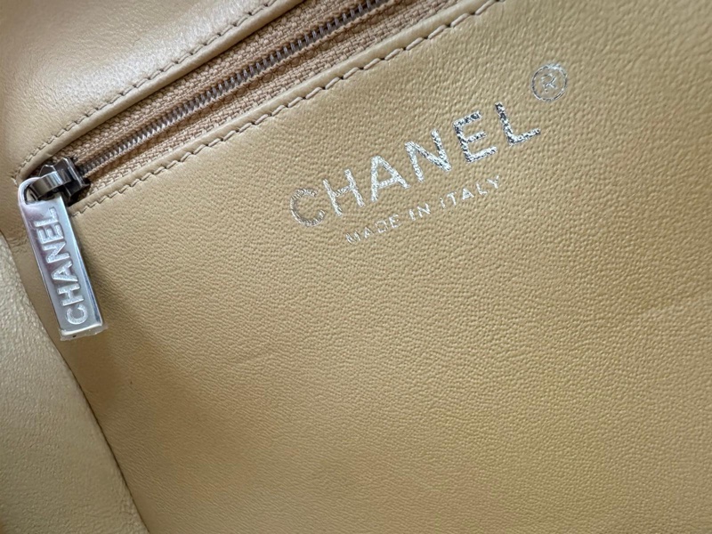 Chanel 2019 Patent Leather & Natural Rattan Wicker CC Filigree Black Medium Vanity Case with Silver Hardware-11