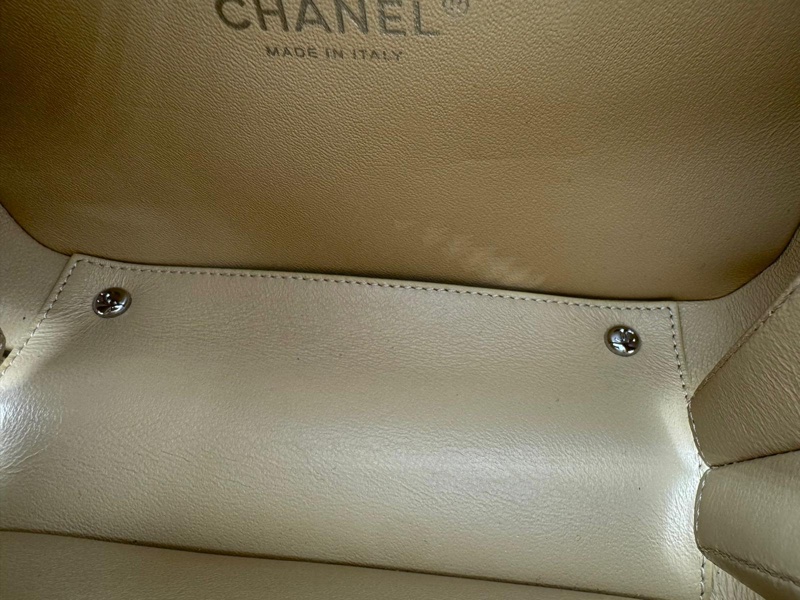 Chanel 2019 Patent Leather & Natural Rattan Wicker CC Filigree Black Medium Vanity Case with Silver Hardware-12