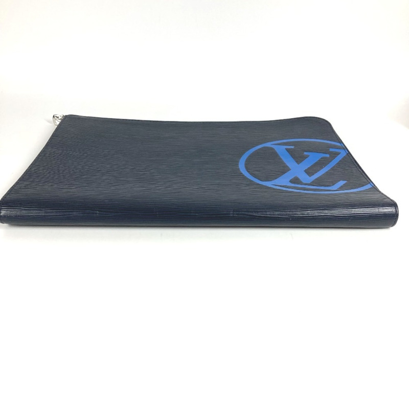 路易威登 M68199 Epi 皮革 Pochette Jour GM 手拿包。這款 GM 手拿包採用 L 型拉鍊，材質為皮革。男女款均有海軍藍可選。-5