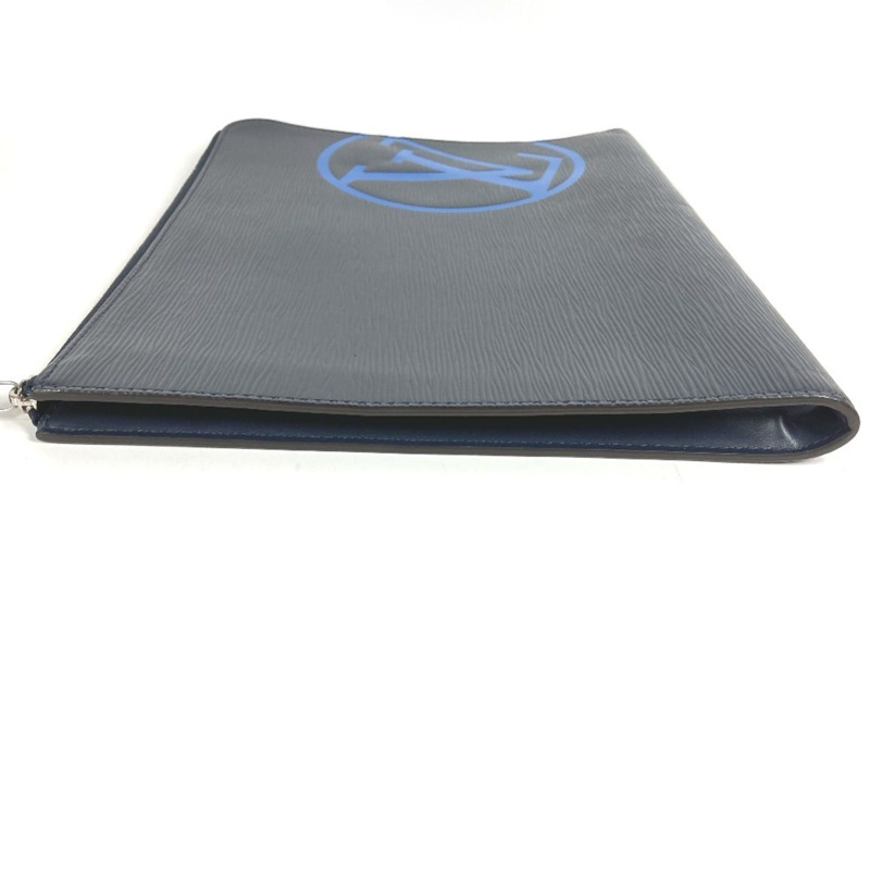 路易威登 M68199 Epi 皮革 Pochette Jour GM 手拿包。這款 GM 手拿包採用 L 型拉鍊，材質為皮革。男女款均有海軍藍可選。-6