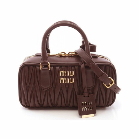 MIU MIU 25FW 金色標誌馬特拉塞斜背包 酒紅色 5BB142 AN88 F0007