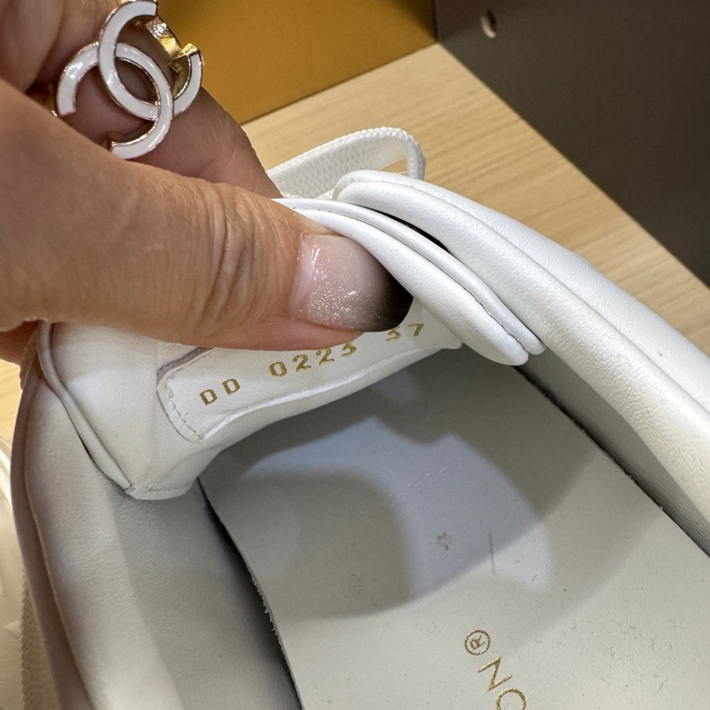 98新Lv 路易威登/白色浮雕滿印timeout板鞋 37碼-4