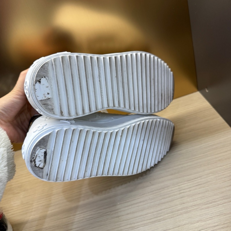 98新Lv 路易威登/白色浮雕滿印timeout板鞋 37碼-10