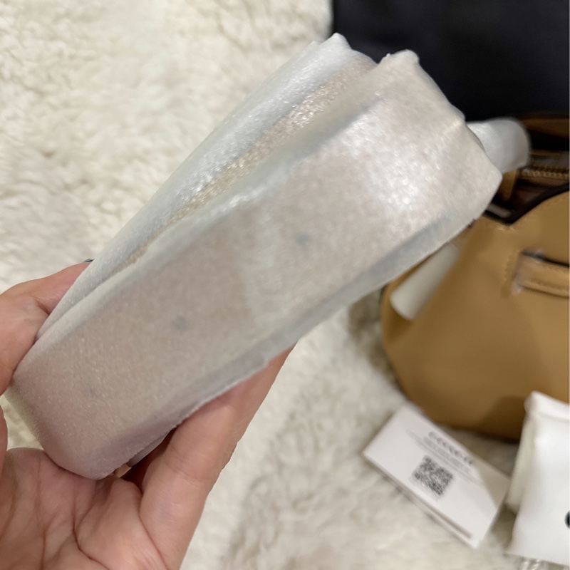 全新Coach Empire Carryall 26 皮革手袋-32