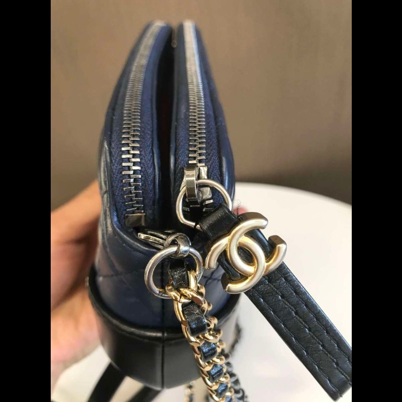 Chanel 藍拼黑mini流浪包-19