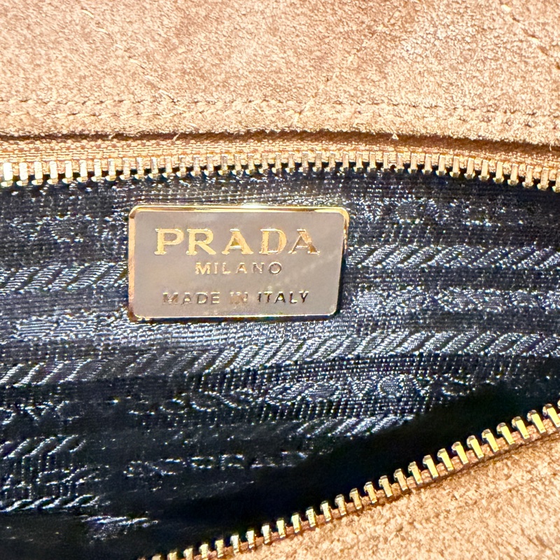 Prada麂皮降落傘肩背包-6