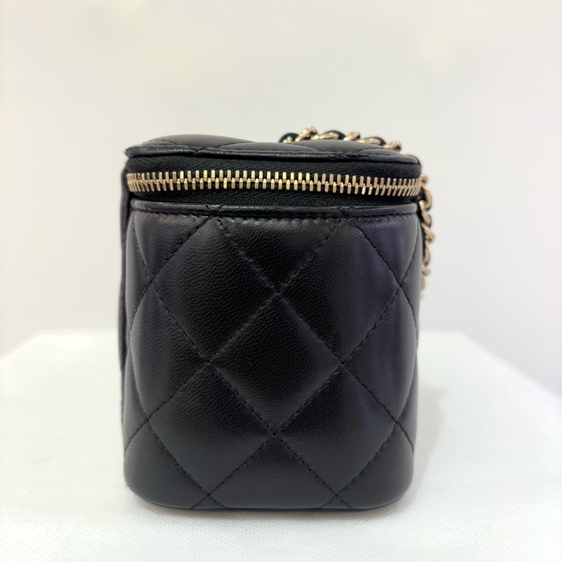 CHANEL黑羊皮金釦化妝箱-3