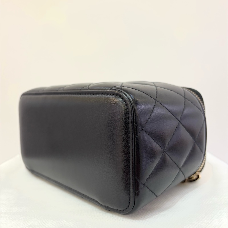 CHANEL黑羊皮金釦化妝箱-5
