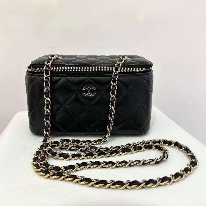 CHANEL黑羊皮金釦化妝箱-9