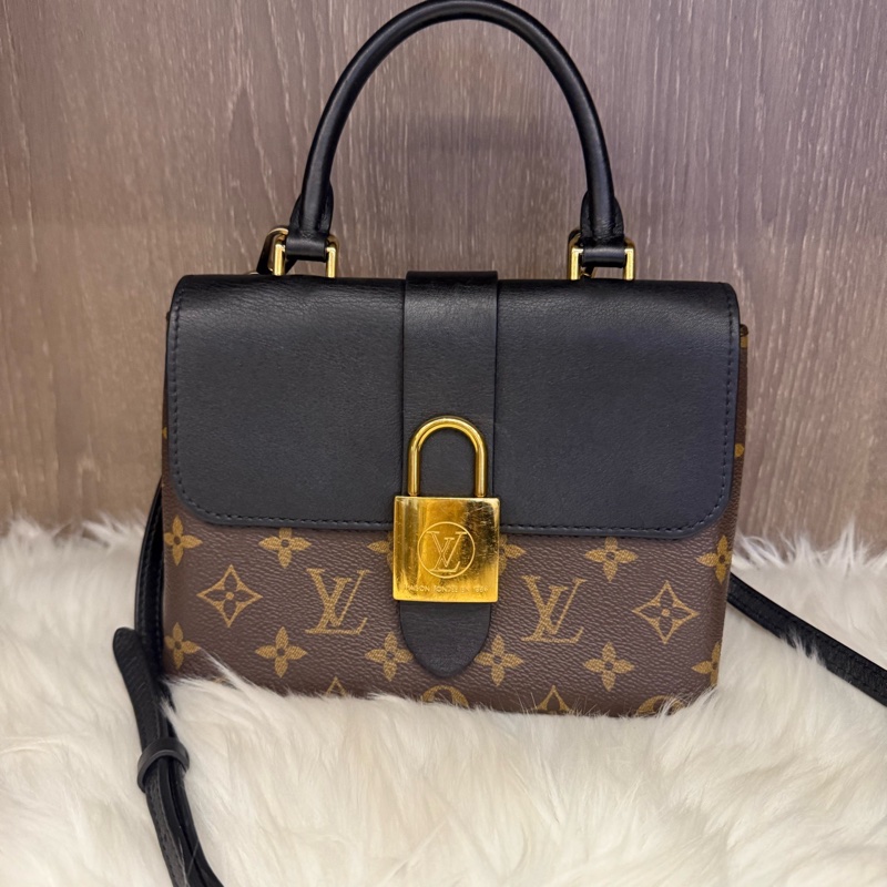 98新 Lv黑金locky bb 經典老花鎖頭郵差包 尺寸：20×15cm-0