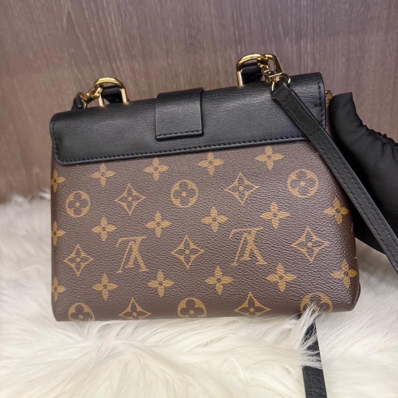 98新 Lv黑金locky bb 經典老花鎖頭郵差包 尺寸：20×15cm-2