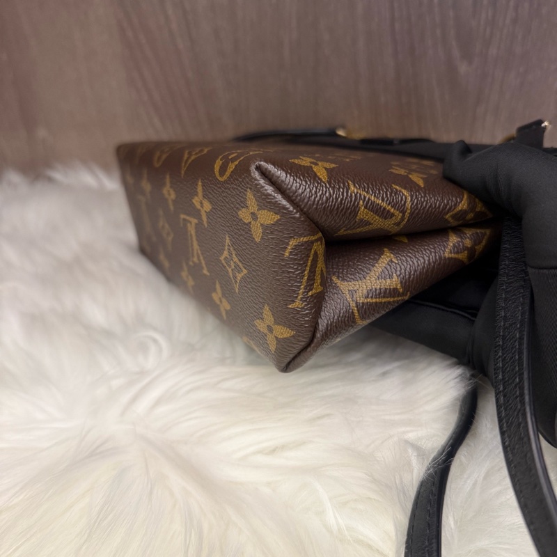 98新 Lv黑金locky bb 經典老花鎖頭郵差包 尺寸：20×15cm-4