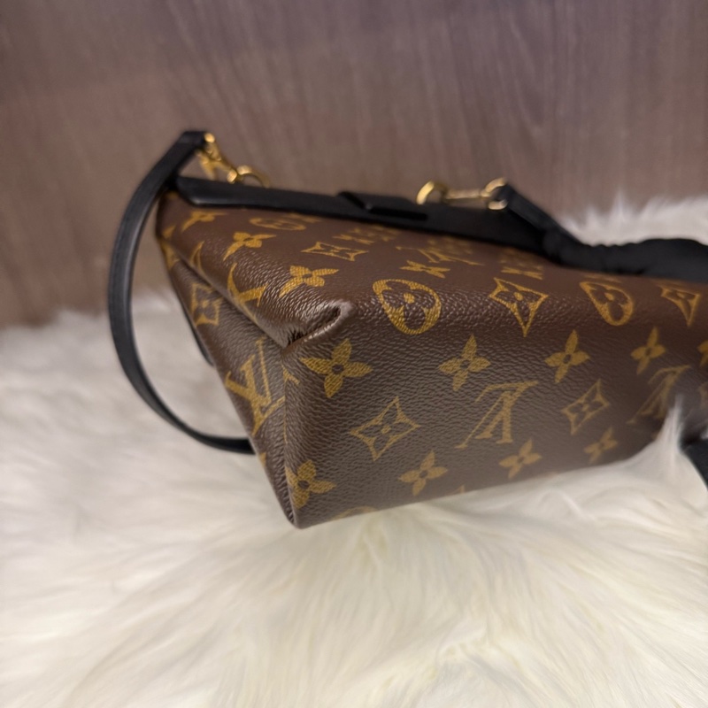 98新 Lv黑金locky bb 經典老花鎖頭郵差包 尺寸：20×15cm-6