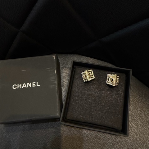 CHANEL 金色四格小雙C耳環