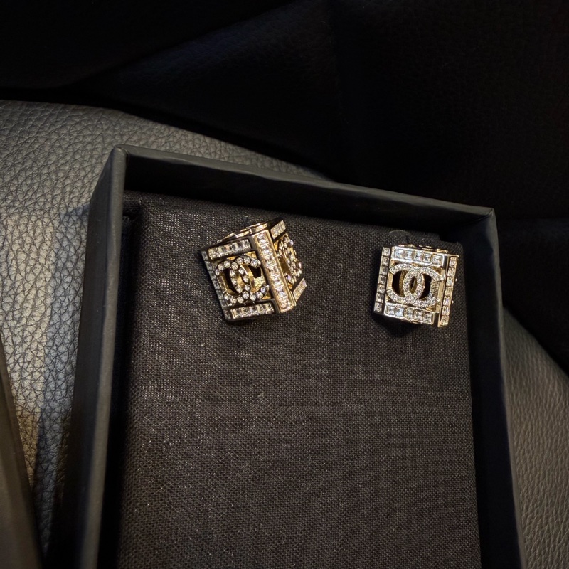 CHANEL 金色四格小雙C耳環-2