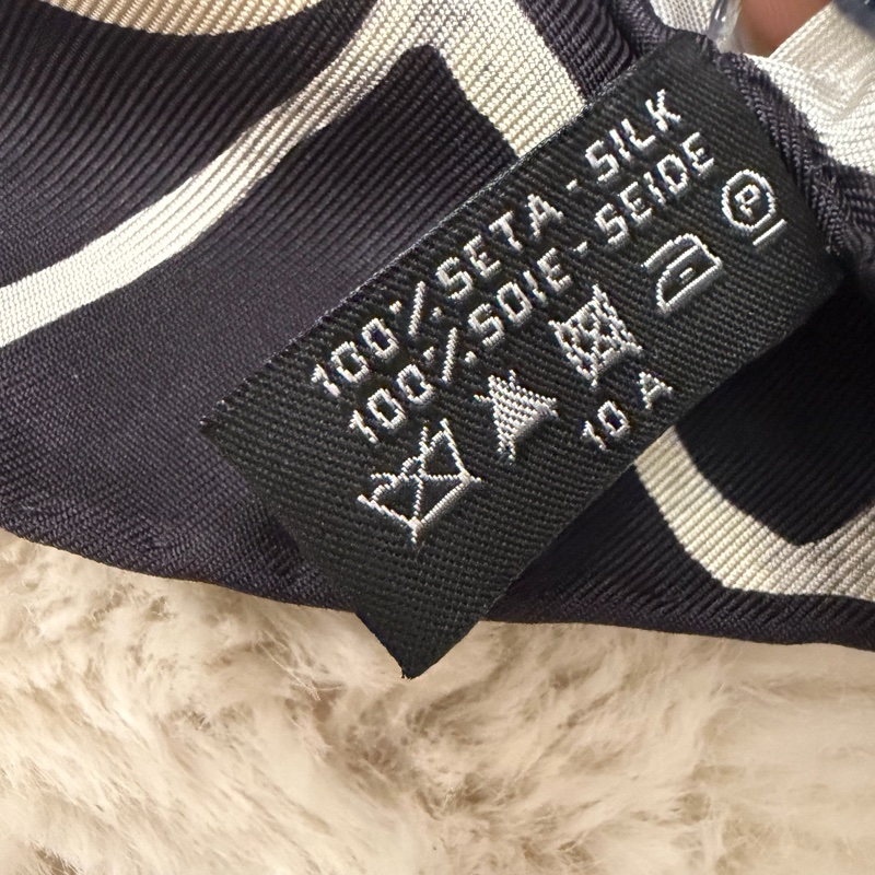 Chanel 山茶花絲巾-10