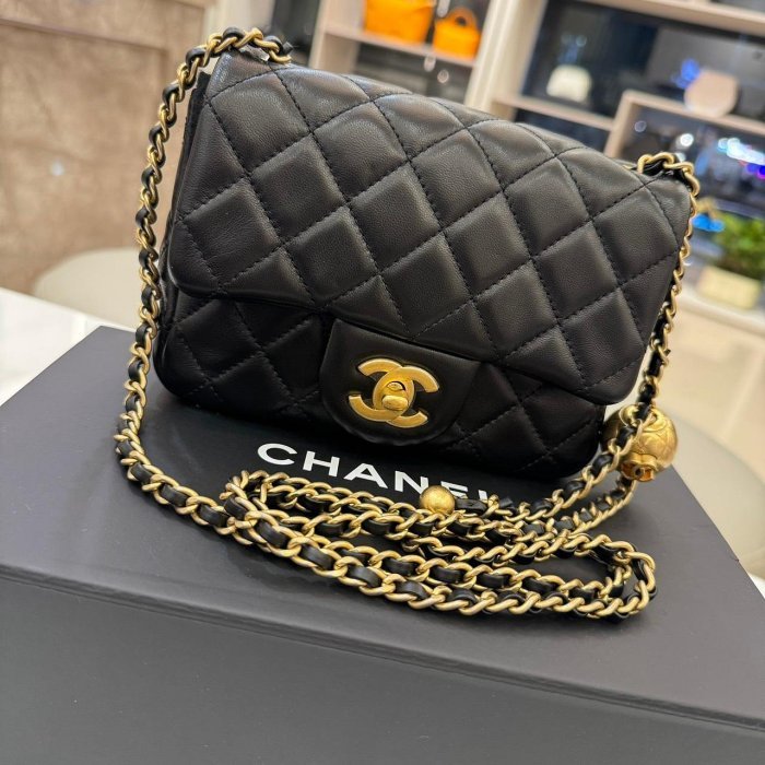 *SHIHNA名牌精品* CHANEL mini coco黑金羊皮核桃金球17cm方胖子(芯片款)-0