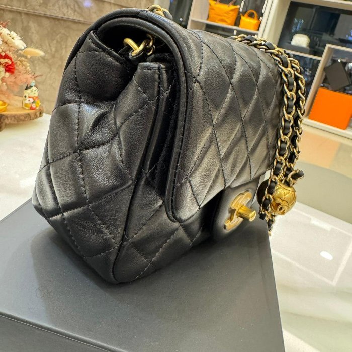 *SHIHNA名牌精品* CHANEL mini coco黑金羊皮核桃金球17cm方胖子(芯片款)-2