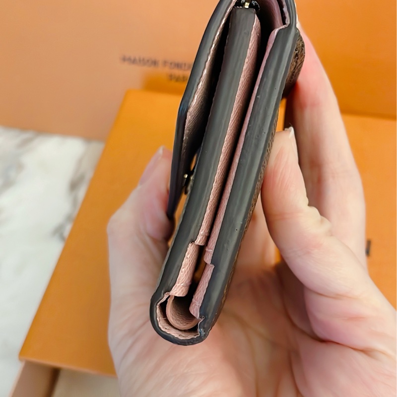 近新閒置正品✨ LV Louis Vuitton路易威登 Zoe 系列Monogram老花三折短夾金釦/粉-4