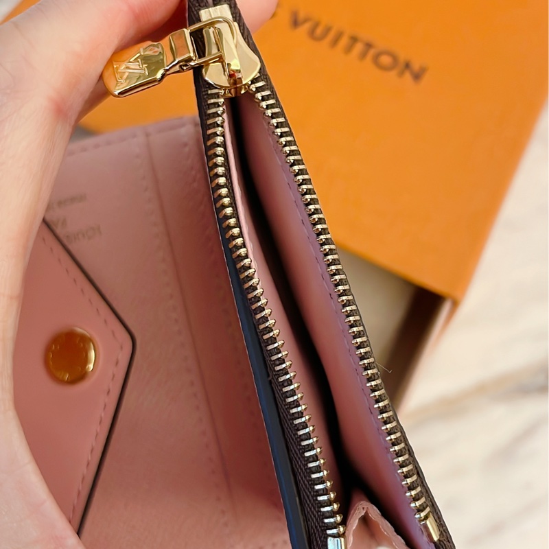 近新閒置正品✨ LV Louis Vuitton路易威登 Zoe 系列Monogram老花三折短夾金釦/粉-8