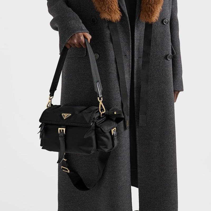 PRADA 探索系列 M 單肩包 FW25-6