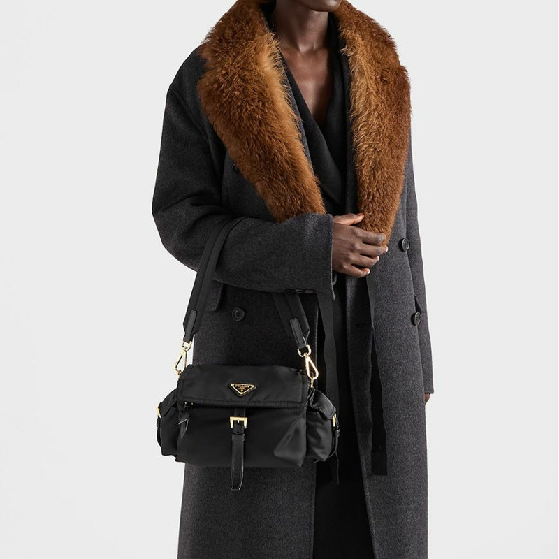 PRADA 探索系列 M 單肩包 FW25-8