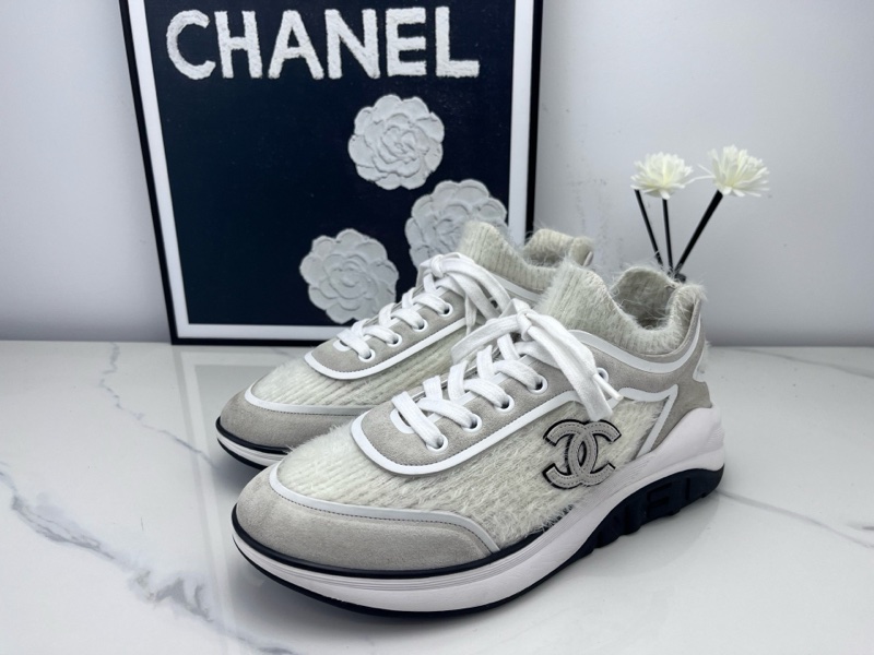 98新Chanel 香奈兒 毛絨雙C米白色運動鞋 37.5碼-0