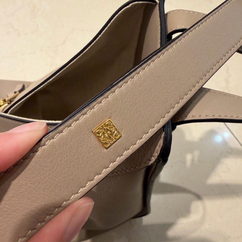 LOEWE Hammock 沙色小牛皮手提斜背吊床包(小)-3