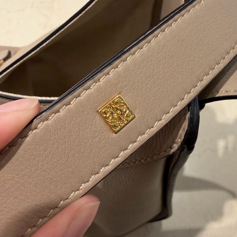 LOEWE Hammock 沙色小牛皮手提斜背吊床包(小)-15